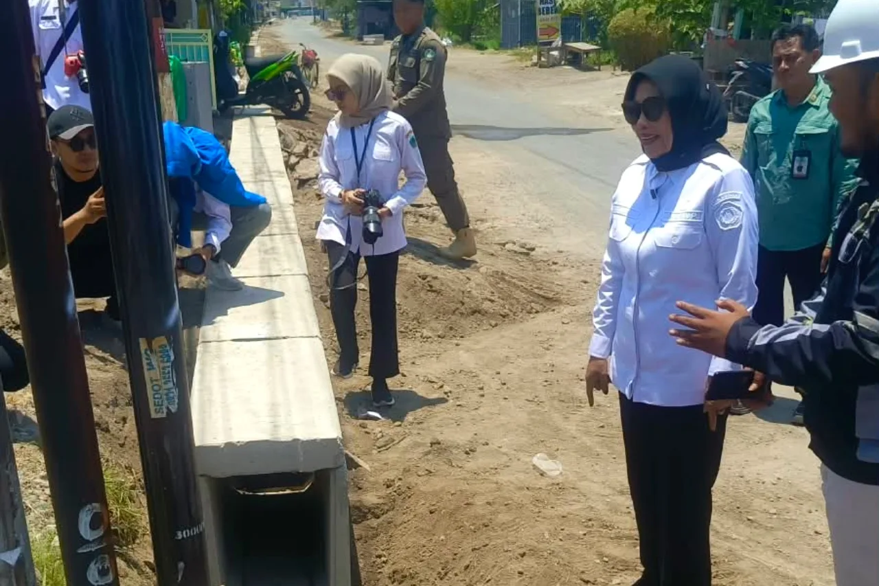 Jalan Kedungbanteng Ditinggikan, Wabup Mimik Khawatir Air Hujan Masuk Rumah Warga