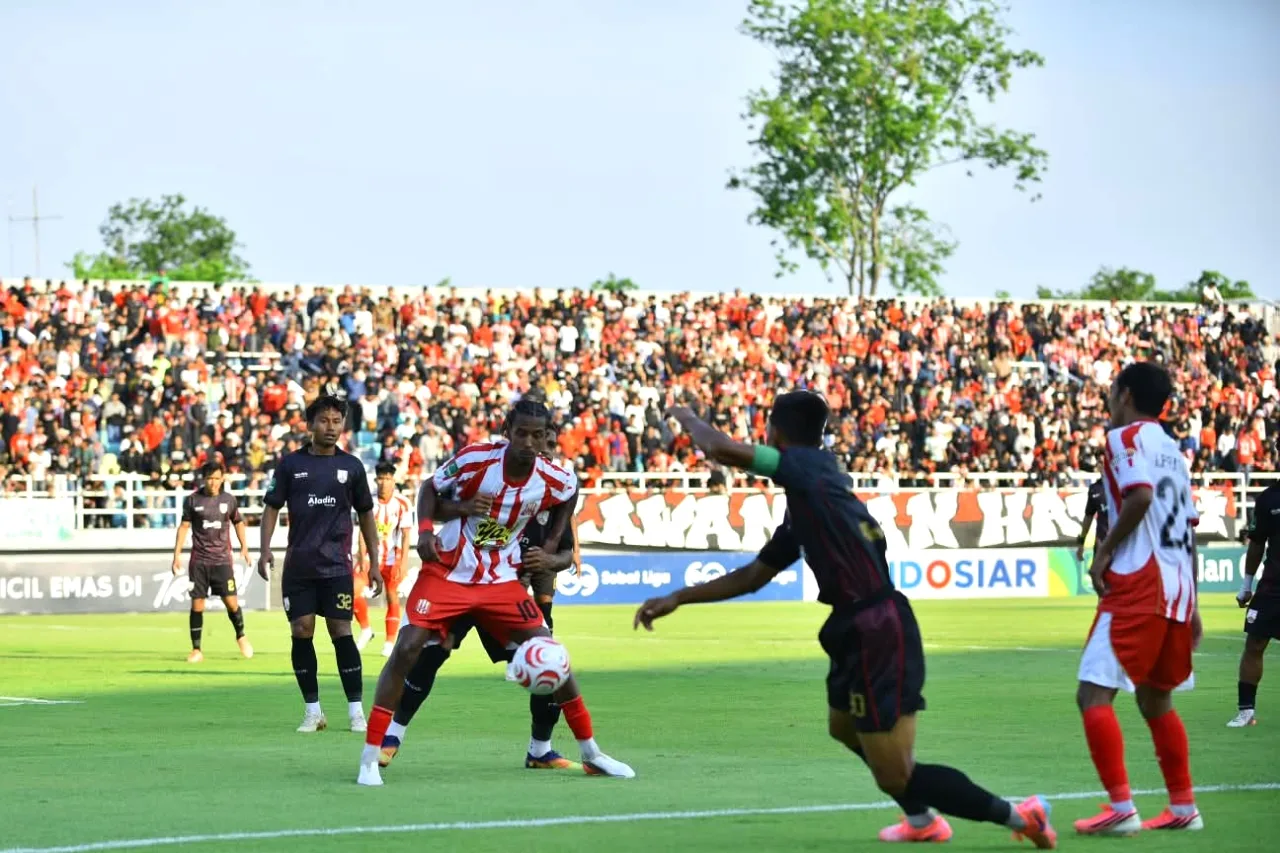 Deltras Ditahan Persis Solo 3-3, Leonard Tupamahu Kirim Peringatan soal Disiplin Pemain
