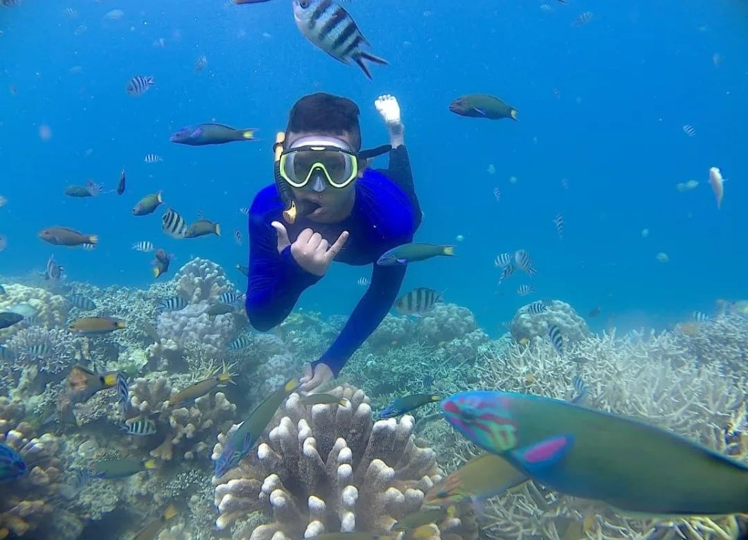 Wisata bahari Gili Labak Sumenep dengan pantai berpasir putih dan air laut jernih (Dok. Istimewa)