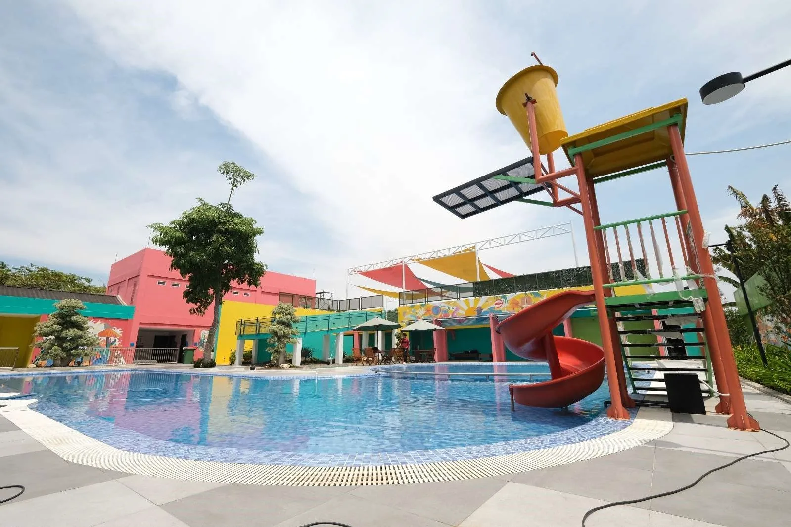 Jamboree Playland Surabaya, Rekreasi Keluarga dengan Kolam Renang dan Taman Sensorik