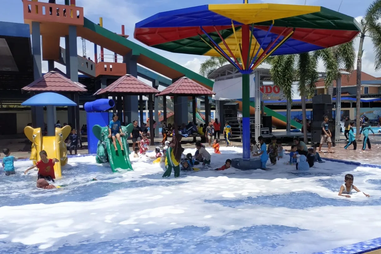 Bukan Cuma untuk Berenang, Malindo Swimming Pool Jadi Ruang Berkegiatan Warga Gresik