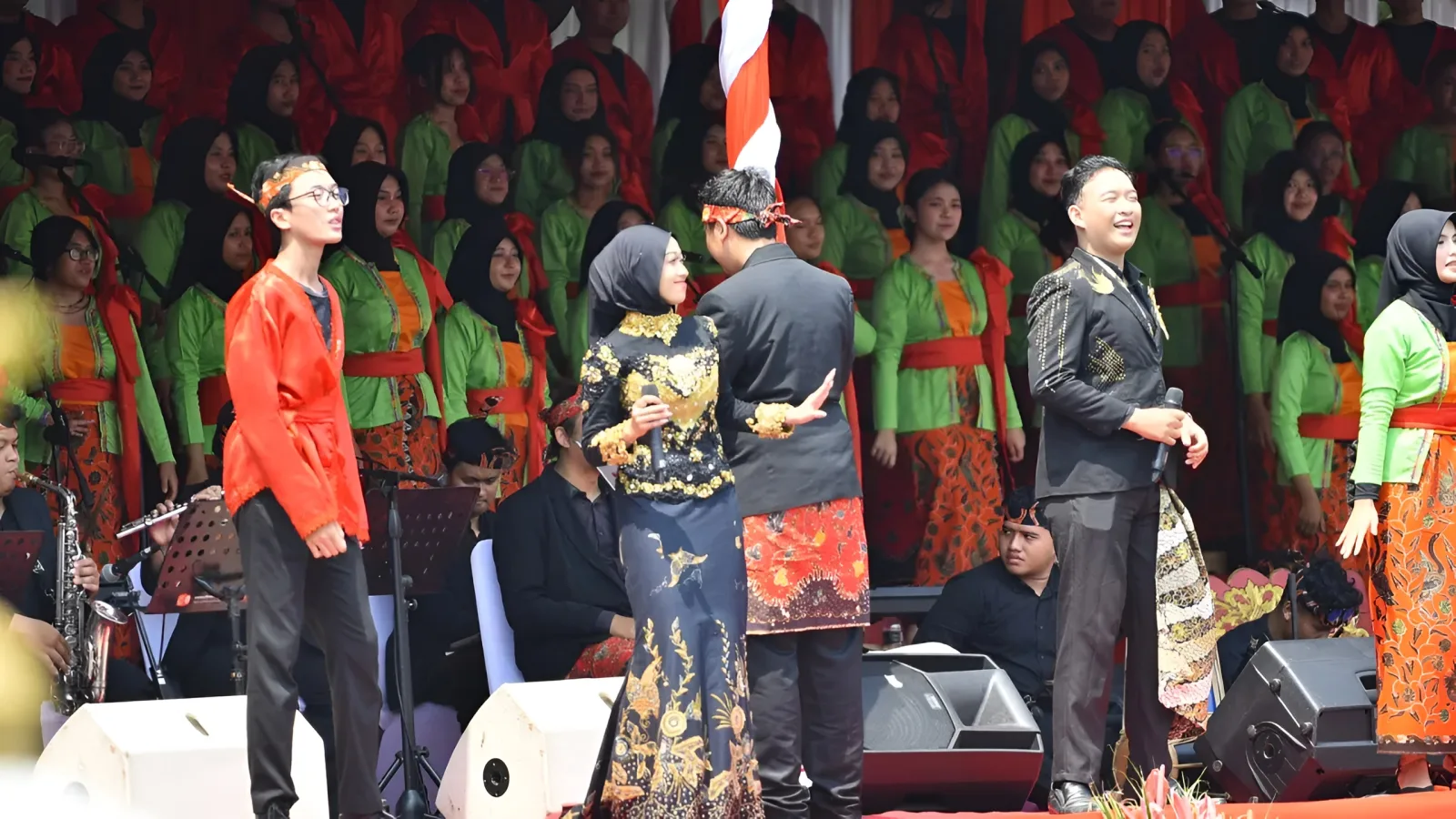 Dari Tanduk Majeng hingga Galih dan Ratna, Paduan Suara 200 Penyanyi Warnai HUT Jatim