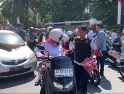 Sambut HUT RI Ke-79, Pemkab Trenggalek Bagikan 20 Ribu Bendera